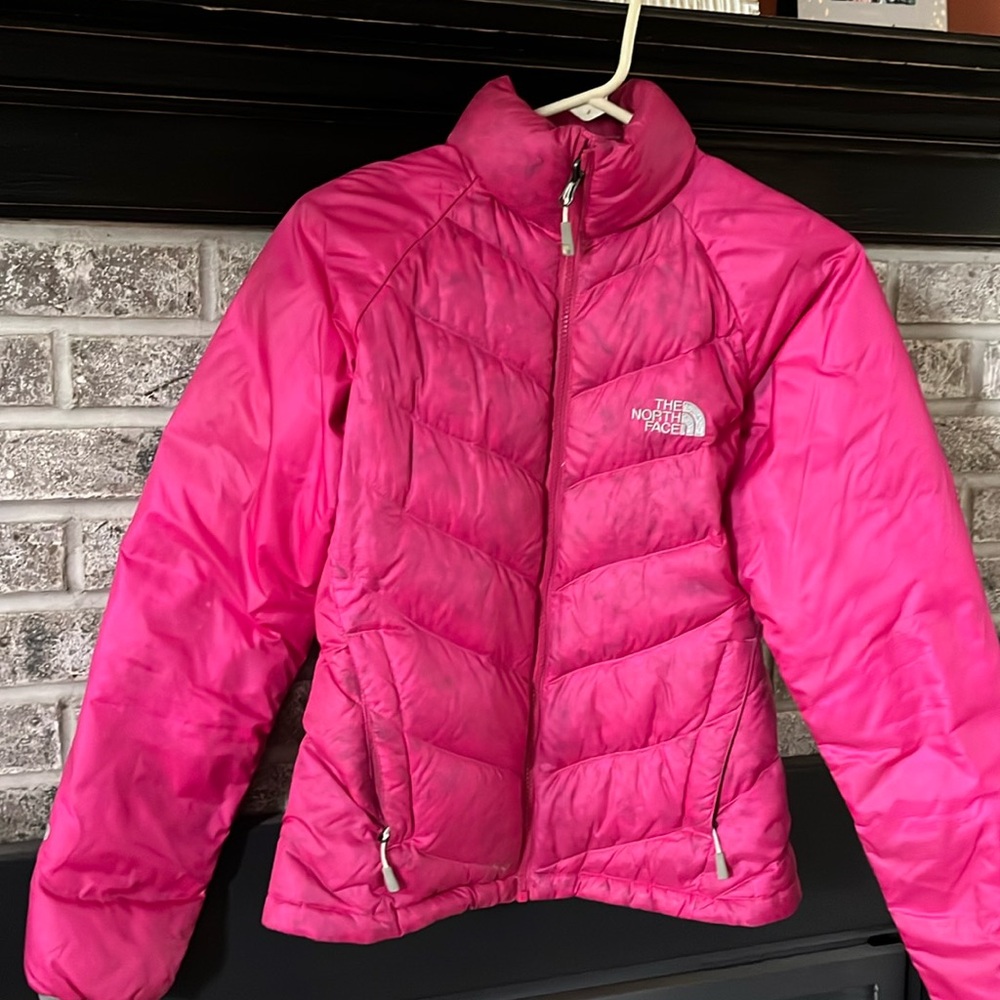 Pink Northface lightweight coat with gray inside. Good condition, size small.